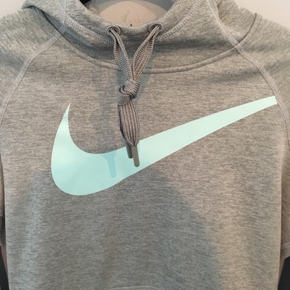 Nike women’s hoodie. - Picture 3 of 4